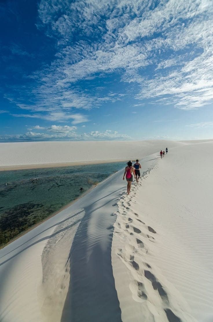 Praia de Atins, no encontro das dunas com o mar